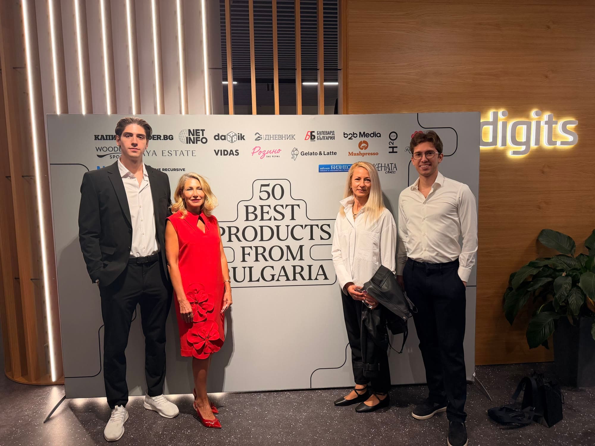 Zástupci SparkVision před bannerem „50 Best Products from Bulgaria“ při zahájení iniciativy